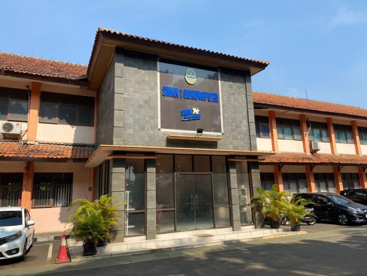 SMKN 1 Gunung Putri Boyong Juara dari Turnamen Futsal DPD KNPI, Tendi: Sekolah akan Terus Memfasilitasi