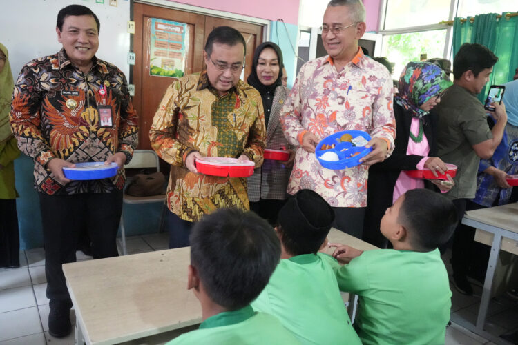 Simulasi Makanan Gizi Gratis di SDN Pakansari 01, M Yahya Zaini Bilang Begini