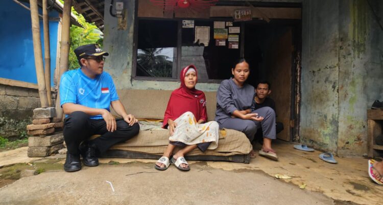 Setelah Viral, Camat Gunung Putri sambangi Rumah Lansia yang hampir Roboh