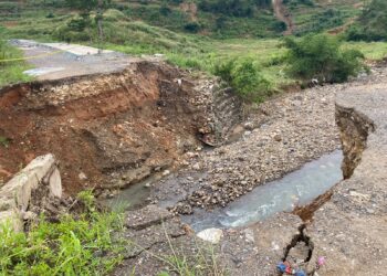 Calon Jalan Penghubung Puncak Dua Amblas  