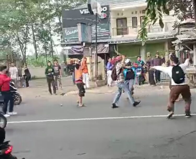 Lagi, Dua Kelompok Tawuran Pelajar Pecah di Depan RS Permata