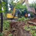 Bersama PKL dan Warga GBJ, Robin Hood Gunung Putri Normalisasi Drainase