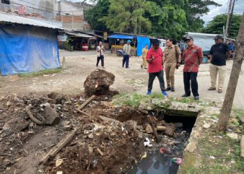 Achmad Fathoni ajak UPT dan Kades Tinjau Normalisasi Drainase di GBJ 