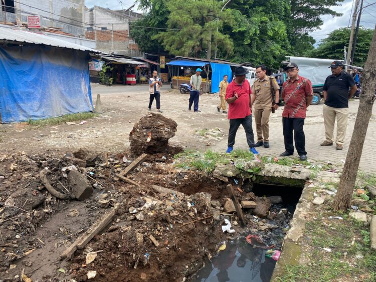 Achmad Fathoni ajak UPT dan Kades Tinjau Normalisasi Drainase di GBJ 