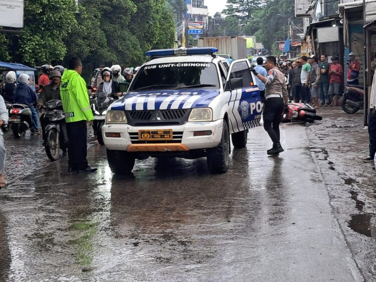 Nyalip dari Kiri, Pria ini Tewas Terlindas Truk