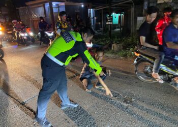 Hajar Jalan Berlubang di Gunung Putri, Remaja Asal Citeureup Tewas Terlindas Truk