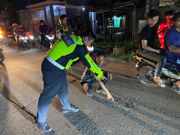 Hajar Jalan Berlubang di Gunung Putri, Remaja Asal Citeureup Tewas Terlindas Truk