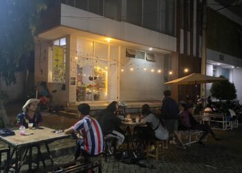 Ngopikeun73GBJ, Tempat Nongkrong Asyik dengan Layanan Reparasi Sepatu