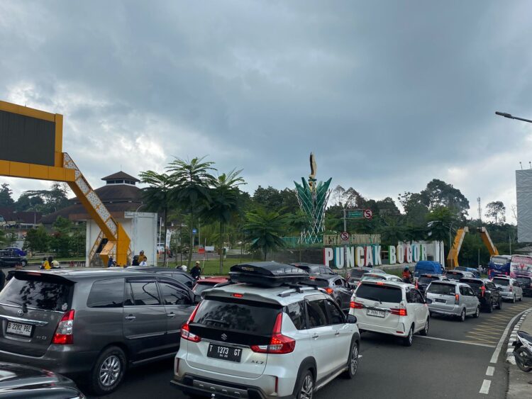 Jaga Stabilitas, Wadirlantas Polda Jabar Larang Kendaraan Gunakan Jalur Alternatif Puncak