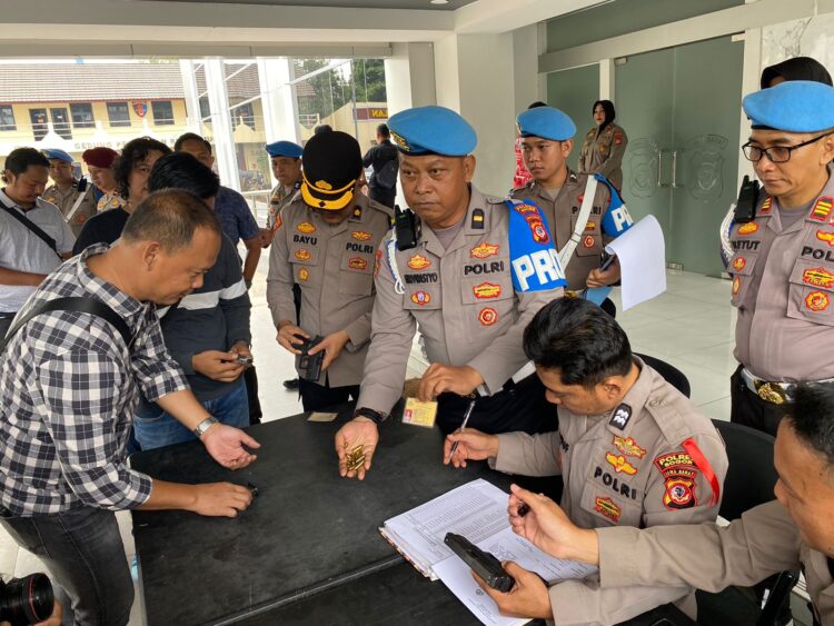 Senpi Personil Polres Bogor Diperiksa, Dua Diamankan Karena Izin Kadaluwarsa