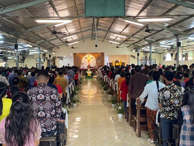 Rayakan Misa Natal, Gereja St Vicentius A Paollo Dipadati Jemaat