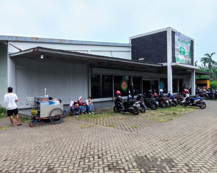 Jadi Korban Sengketa Lahan Siswa dan Guru SMP Widya Kusuma “ Numpang” di STIE Kalpataru