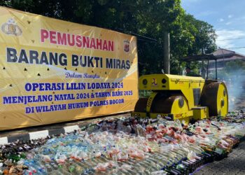 15.000 Botol Miras Hasil Razia Dimusnahkan