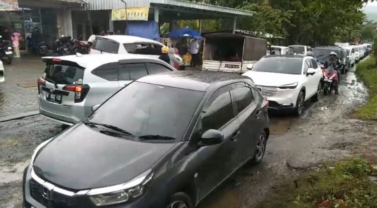 Musim Liburan,Jalur Puncak II Langganan Macet, Beben: Upaya Pelebaran Jalan