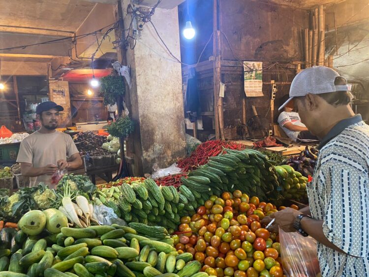Bahan Pokok di Pasar Citereup Naik, Harga Cabai Pedas Dikantong