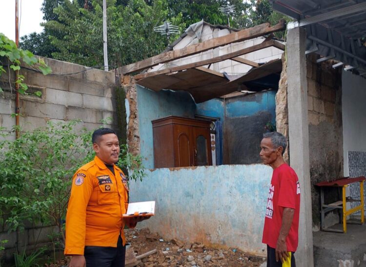 Diterjang Angin, Atap Rumah Syarifudin Menghilang