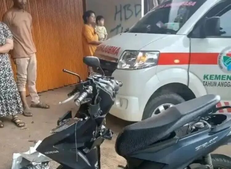 Sedang Bawa Pasien, Ambulan Tabrak Motor di Cileungsi