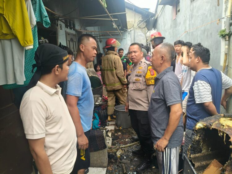 Konsleting Listrik, Kontrakan di Cicadas Terbakar