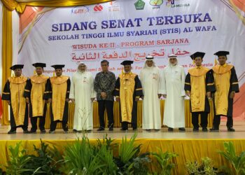Dihadiri Menaker, STIS Al-Wafa Wisudakan 58 Mahasiswa