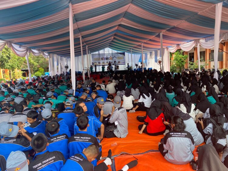 Dukung Siswa Hadapi Dunia Kerja, SMKN 1 Gunung Putri Gelar Festival Karir 2025