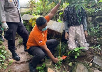 Geger !!! Seorang Pemulung Ditemukan Gantung Diri di Gunung Putri