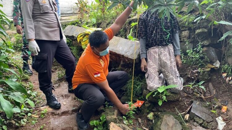 Geger !!! Seorang Pemulung Ditemukan Gantung Diri di Gunung Putri
