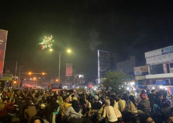 Malam Pergantian Tahun, Flyover Cibinong Dipadati Ribuan Manusia
