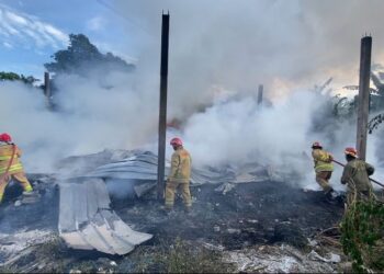 Lapak Plastik di Cicadas Dilalap Si Jago Merah, Satu Mobil Terbakar