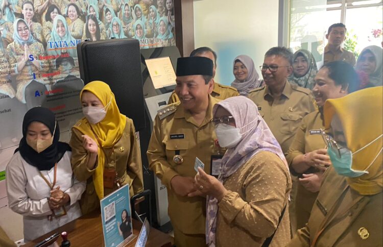 Perdana di Jabar, Pj Bupati Monitoring Kesehatan Gratis Serentak di 101 Puskesmas