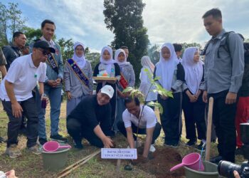 Menteri KLHK Dorong Pengelolaan Sampah Berkelanjutan di SMAN 1 Sukaraja