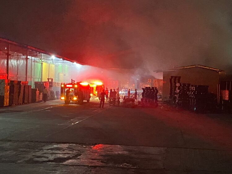 Lalai, Efek Hidran Tidak Berfungsi Si Jago Merah Lalap Pabrik Taro