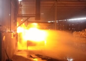 Diduga Korsleting Listrik, Pabrik Gorden Terbakar di Wanaherang