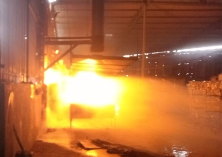 Diduga Korsleting Listrik, Pabrik Gorden Terbakar di Wanaherang