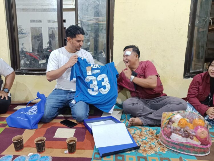 Ketua Umum Viking Persib Club Jenguk Iwan, Korban Pengeroyokan di Jatinegara