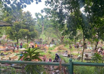 TPU Cirimekar Cibinong Ramai Dikunjungi Peziarah Jelang Bulan Ramadan