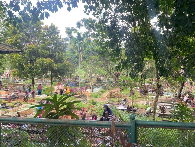 TPU Cirimekar Cibinong Ramai Dikunjungi Peziarah Jelang Bulan Ramadan