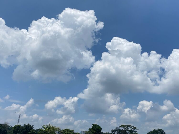 Waspada! BMKG Prediksi Hujan Lebat dan Badai Petir di Kabupaten Bogor Hari Ini