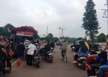 Ngabuburit Seru di Stadion Pakansari: Tempat Favorit Berburu Takjil