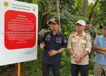 DLH Kabupaten Bogor Segel Tempat Pembuangan Sampah Ilegal di Bantaran Sungai Cileungsi