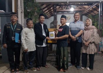 Kembali Ulurkan Bantuan, Pemdes Gunung Putri Salurkan 400 Al-Quran ke Desa Bojong Kulur dan Ciangsana