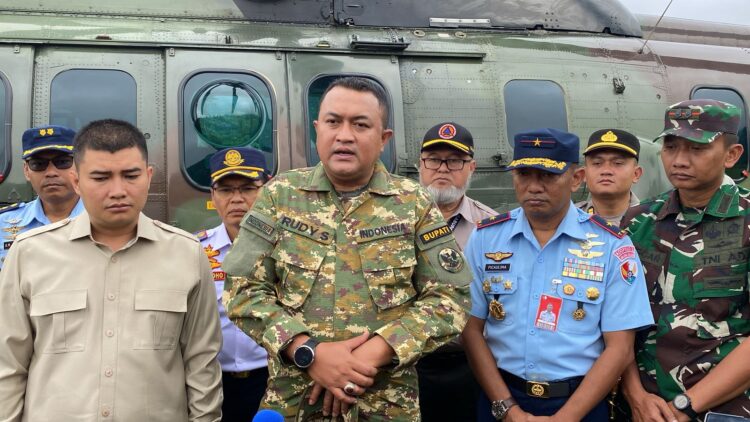 Pantau via Udara, Bupati Bogor Soroti Kebersihan Bantaran Sungai dan Perbaikan Jembatan