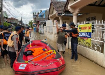 Banjir di Vila Nusa Indah 1: Asrama Penyalur Tenaga Kerja Terendam, Warga Dievakuasi