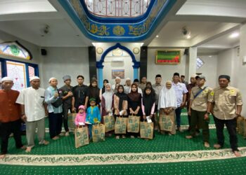 Katar 19 Desa Tlajung Udik Gandeng BTJ dan PT SBI Santuni Puluhan Yatim dan Duafa