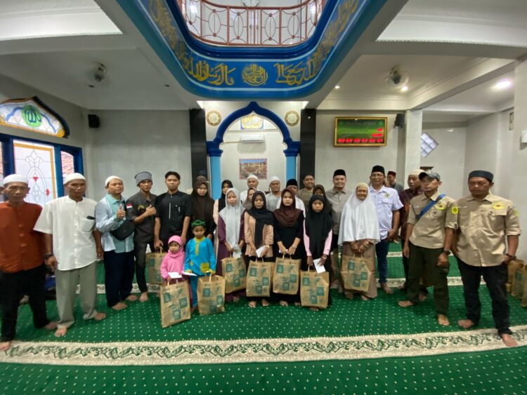 Katar 19 Desa Tlajung Udik Gandeng BTJ dan PT SBI Santuni Puluhan Yatim dan Duafa