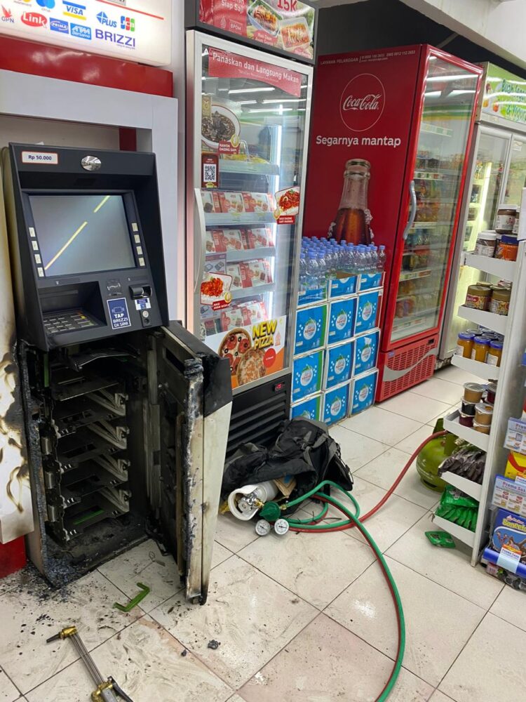 Bobol ATM Pakai Mesin Las, Dua Kawanan Maling Gasak Uang Ratusan Juta