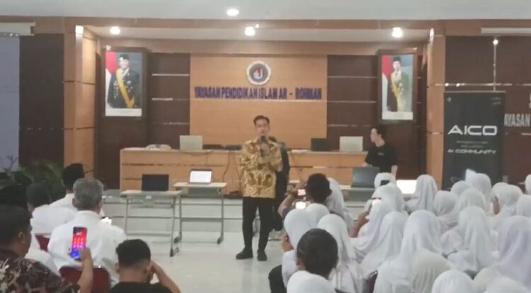 Sambangi SMA IT Al Madinah, Wapres Gibran Tekankan Pentingnya AI dalam Pendidikan