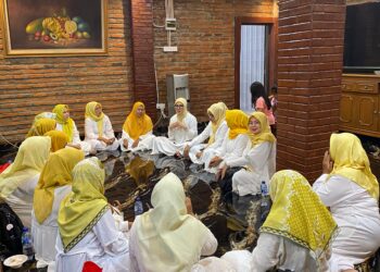 PKK Desa Cicadas Gelar Buka Bersama dan Arisan Bulanan, Serta Bagikan Sembako di Villa Posilet