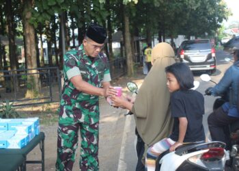 Yon Bekang 1/TBY/1 Kostrad Cibinong Lakukan Anjangsana dan Berbagi Ratusan Takjil