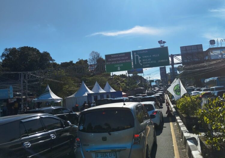 Polisi Catat 23.000 Kendaraan Melintasi Kawasan Puncak, Arus Balik Diprediksi Mengalir Malam Hari