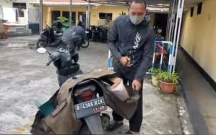 Nyamar Jadi Kurir Paket, Kapolsek Cileungsi Tangkap Pengoplos Gas LPG